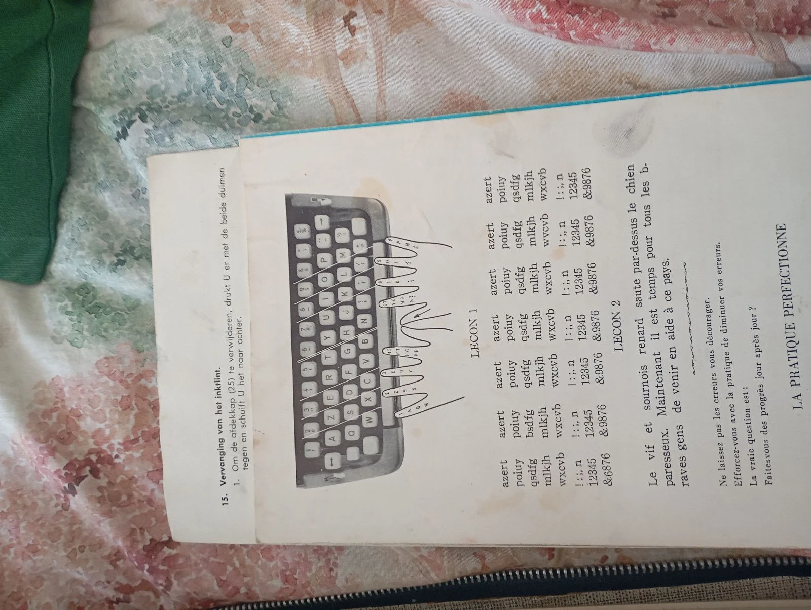 Maquina de escribir vintage  – photo 10